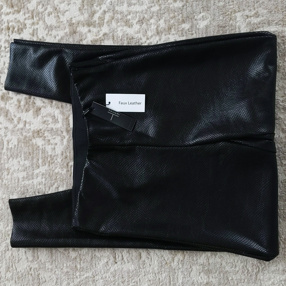 NEW Tahari Faux Leather Snakeskin Skinny Pants Small Black - Picture 1 of 16
